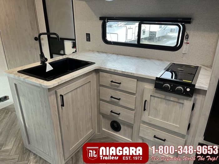 EAST TO WEST DELLA TERRA LE 255BHLE 2023 New RV for Sale in St. Davids, Ontario RVDealers.ca
