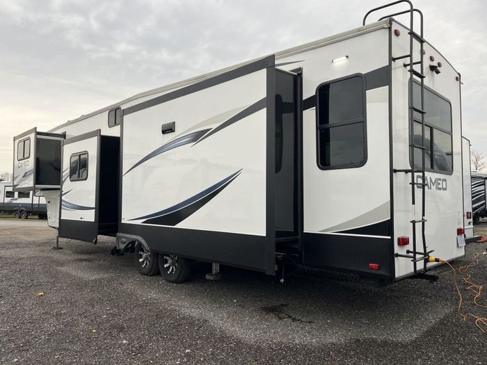 CROSSROADS CAMEO 3961MB 2022 Used RV for Sale in Peterborough, Ontario