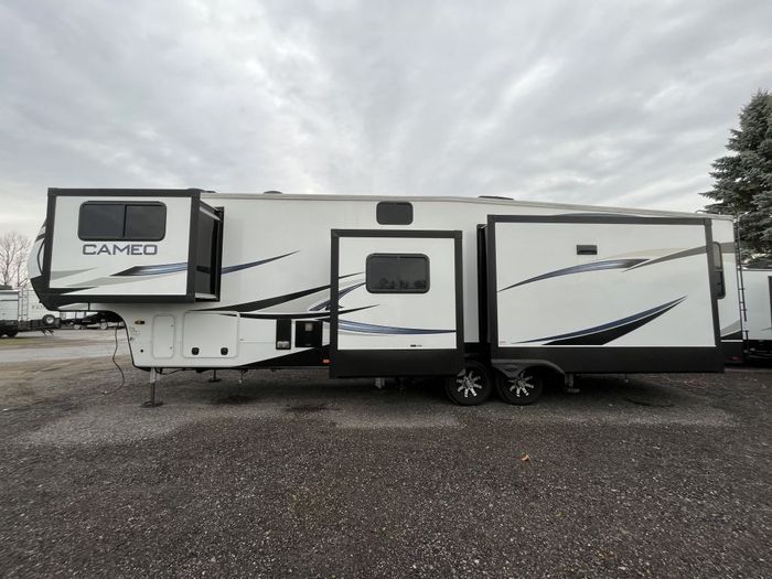 CROSSROADS CAMEO 3961MB 2022 Used RV for Sale in Peterborough, Ontario