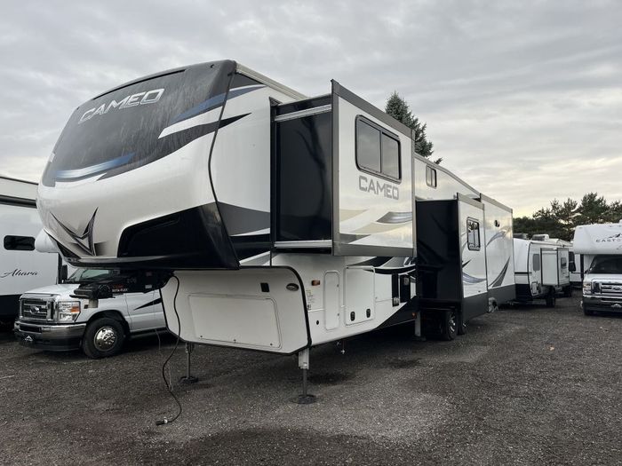 CROSSROADS CAMEO 3961MB 2022 Used RV for Sale in Peterborough, Ontario