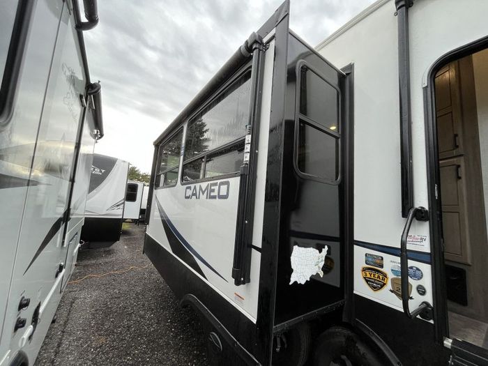 CROSSROADS CAMEO 3961MB 2022 Used RV for Sale in Peterborough, Ontario