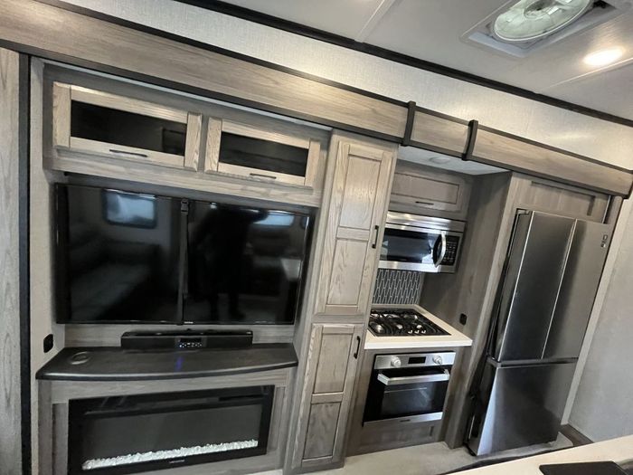 CROSSROADS CAMEO 3961MB 2022 Used RV for Sale in Peterborough, Ontario