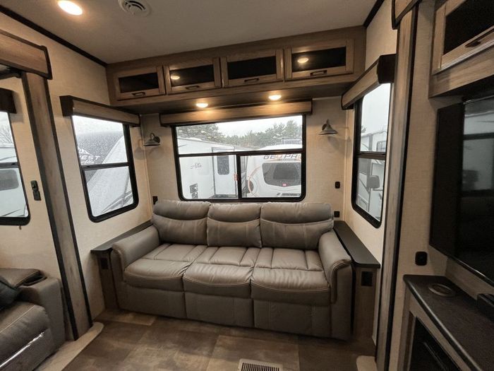 CROSSROADS CAMEO 3961MB 2022 Used RV for Sale in Peterborough, Ontario