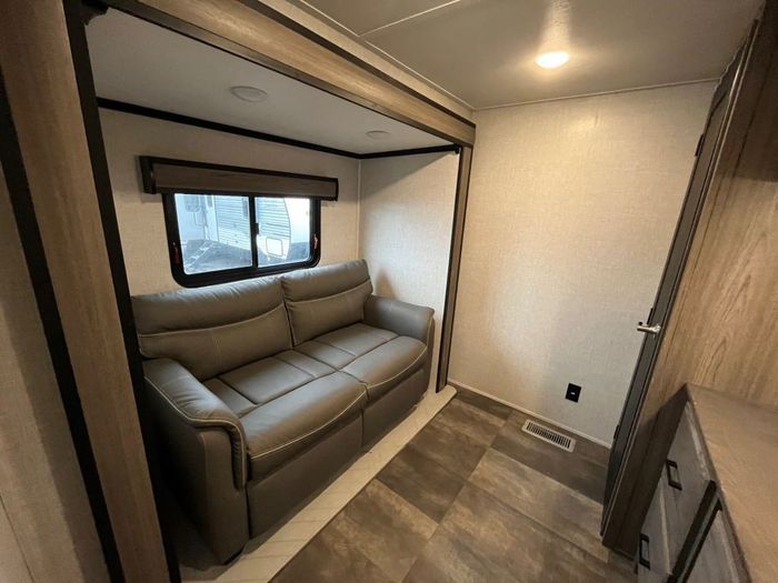 CROSSROADS CAMEO 3961MB 2022 Used RV for Sale in Peterborough, Ontario