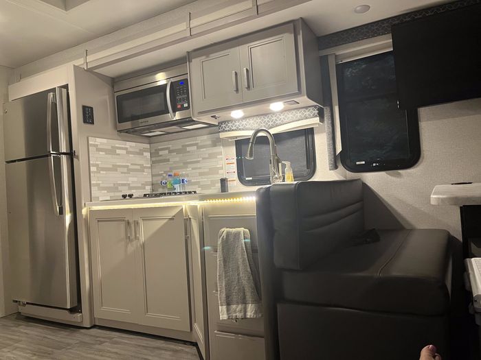 THOR MAGNITUDE XG 32 2024 Used RV for Sale in Barrie, Ontario