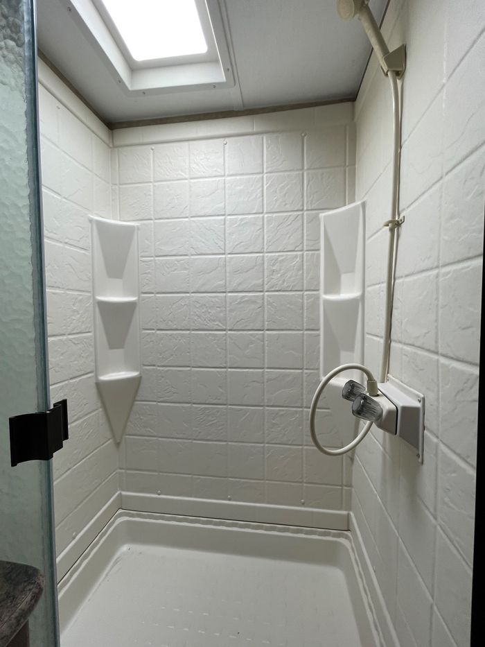 Prime Time Mfg Tracer Touring Edition Ultra Lite 230 FBS 2015 Used RV