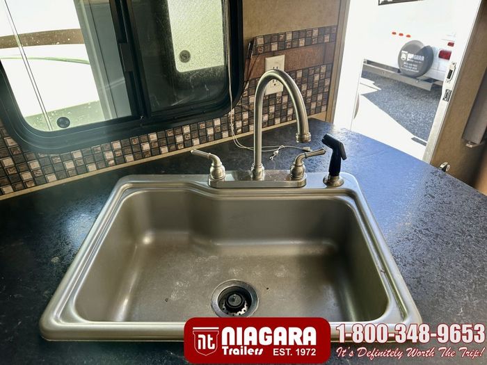 Starcraft AUTUMN RIDGE 265RLS 2013 Used RV for Sale in St. Davids, Ontario RVDealers.ca