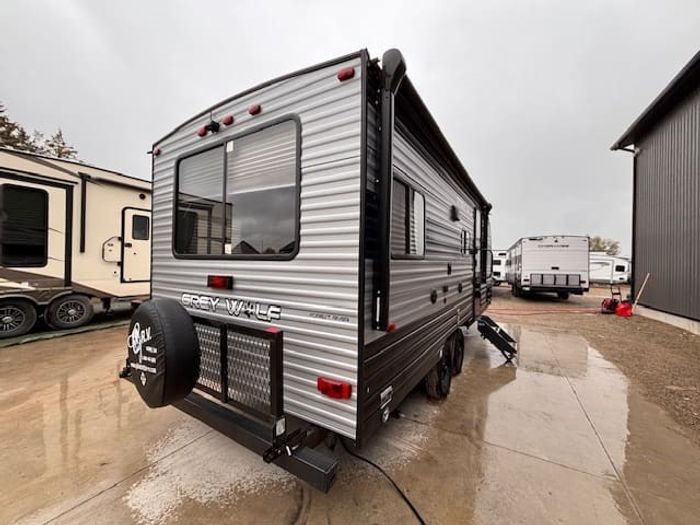Grey Wolf 20RDSE 2021 Used RV for Sale in Mono, Ontario - RVDealers.ca