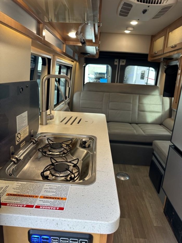 Beyond 22C 2023 Used RV for Sale in Vancouver, British Columbia ...