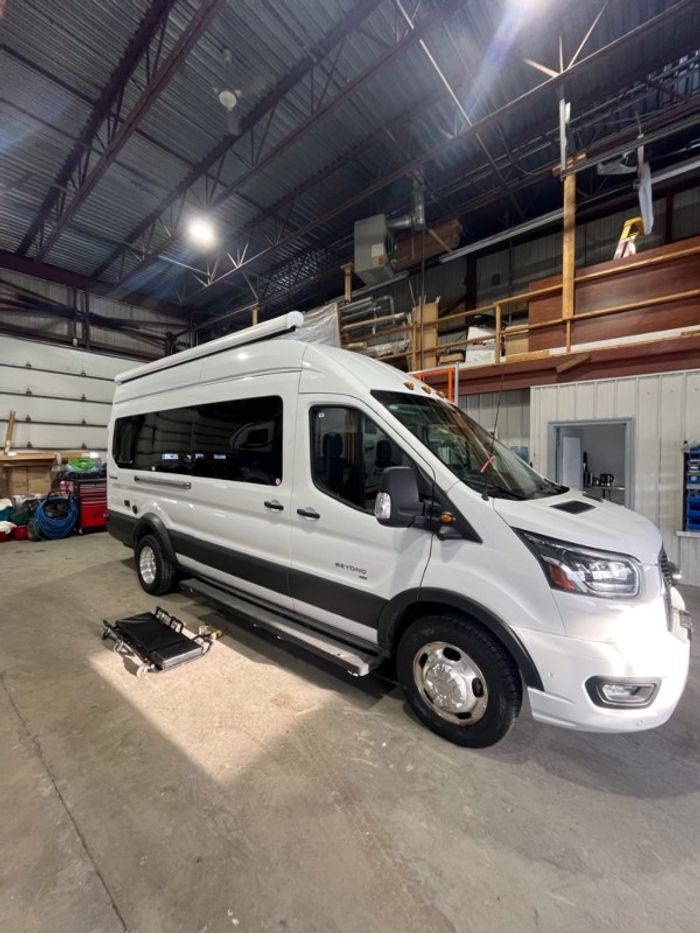 Beyond 22C 2024 Used RV for Sale in Montreal, Quebec - RVDealers.ca