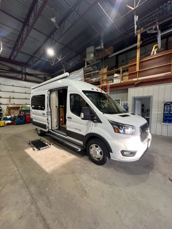Beyond 22C 2024 Used RV for Sale in Montreal, Quebec - RVDealers.ca