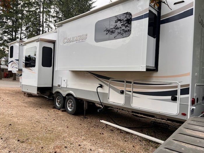 Palomino RV Columbus 1492 388FK 2021 Used RV for Sale in Salmon Arm ...