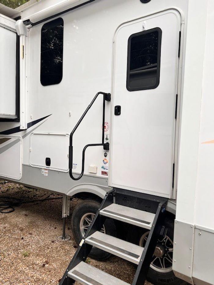 Palomino RV Columbus 1492 388FK 2021 Used RV for Sale in Salmon Arm ...