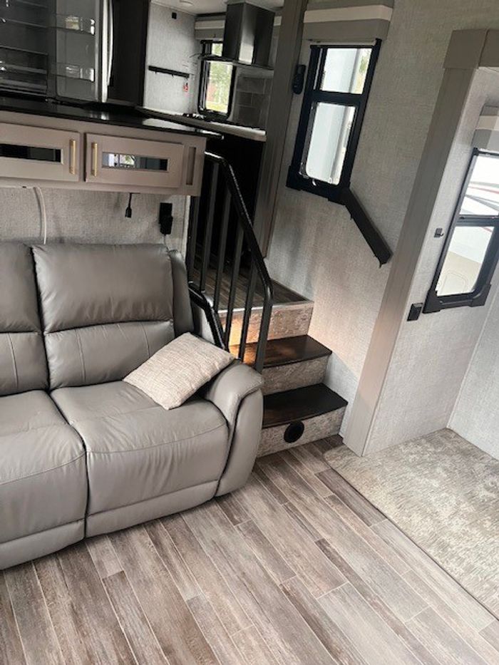 Palomino RV Columbus 1492 388FK 2021 Used RV for Sale in Salmon Arm ...