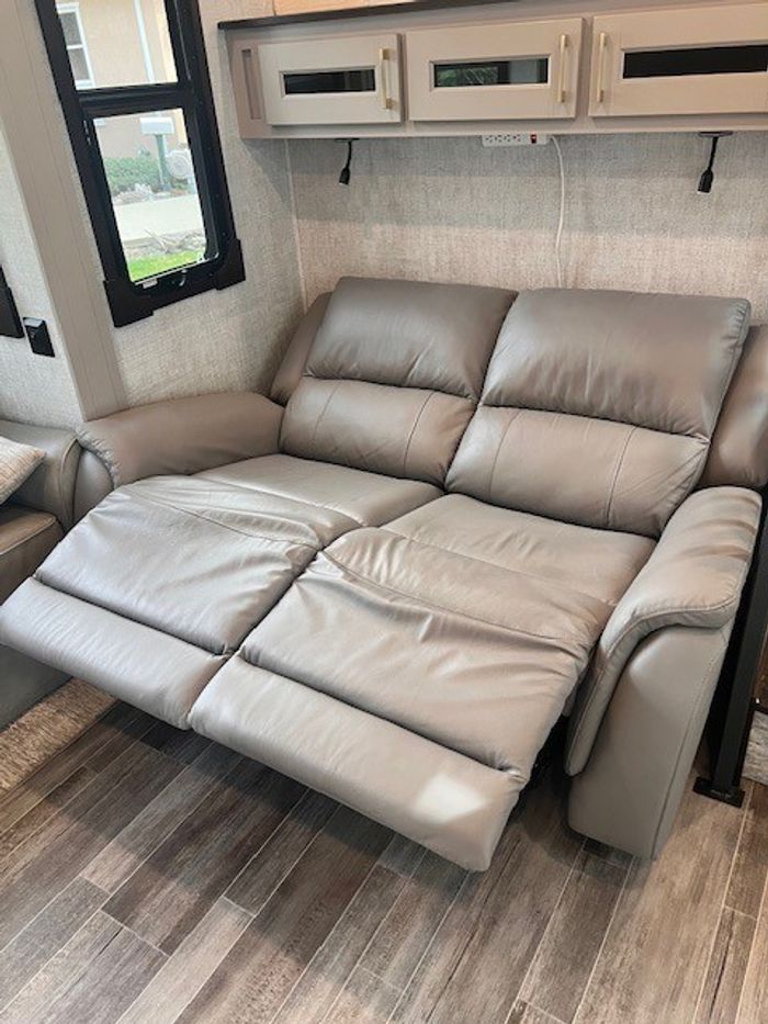 Palomino RV Columbus 1492 388FK 2021 Used RV for Sale in Salmon Arm ...
