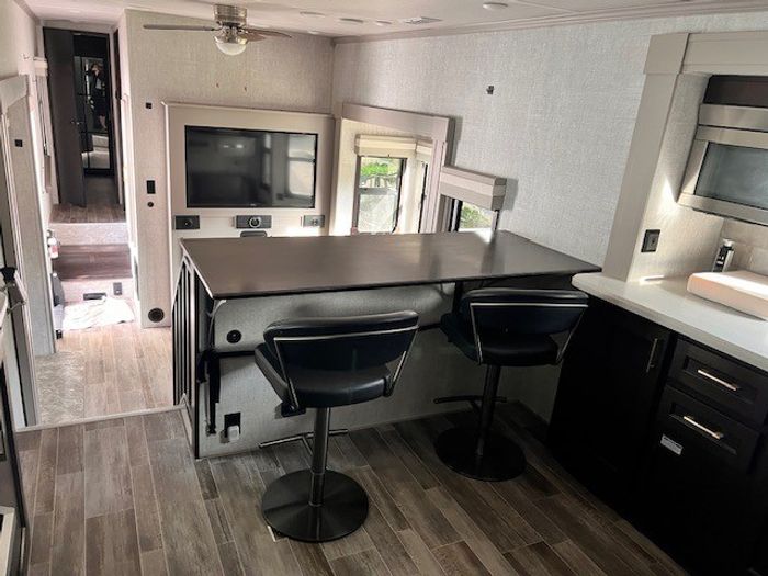 Palomino RV Columbus 1492 388FK 2021 Used RV for Sale in Salmon Arm ...