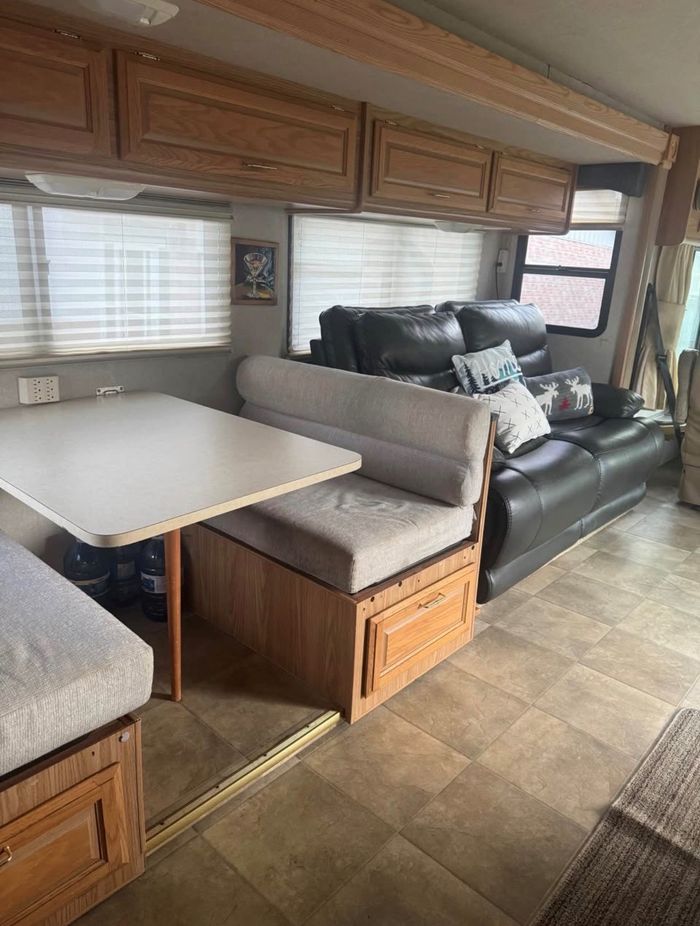 Fleetwood Bounder 2000 Used RV for Sale in Alliston, Ontario - RVDealers.ca